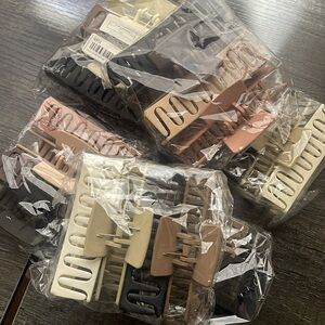 4 piece pack of hair clips